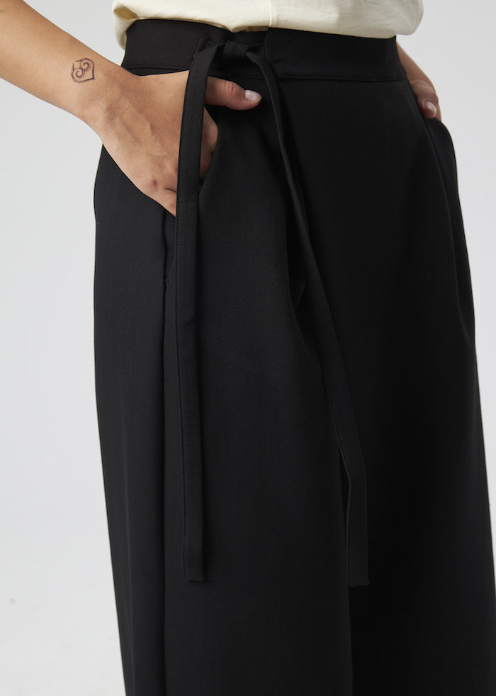 Model wears Black Pants