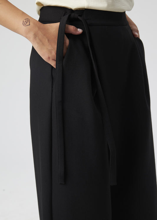 Model wears Black Pants