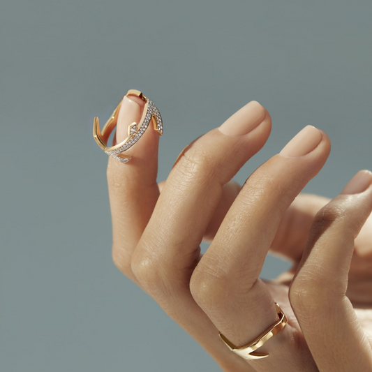 HOBBI - 18K Gold & Diamond “Love” Ring