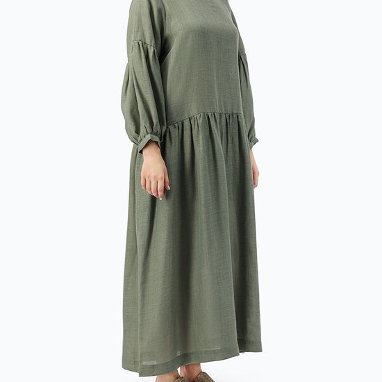 MODEL IS WEARING GREEN LOOSE DRESS- PROJECT 11.1