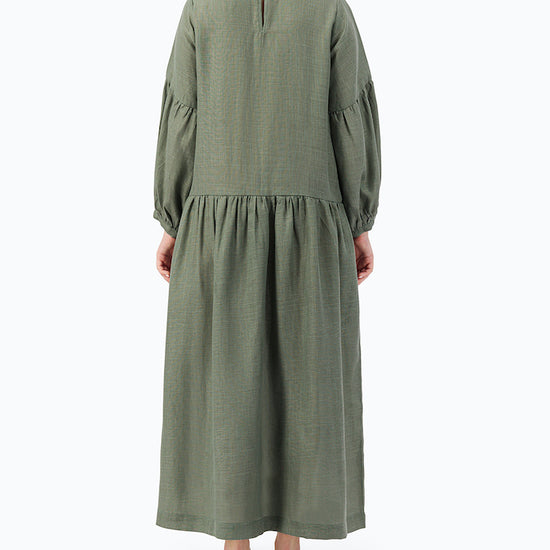 MODEL IS WEARING GREEN LOOSE DRESS- PROJECT 11.1