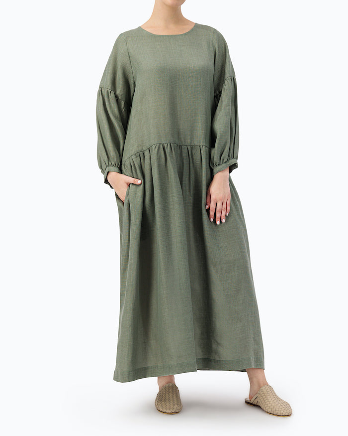 MODEL IS WEARING GREEN LOOSE DRESS- PROJECT 11.1
