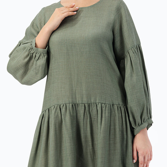 MODEL IS WEARING GREEN LOOSE DRESS- PROJECT 11.1