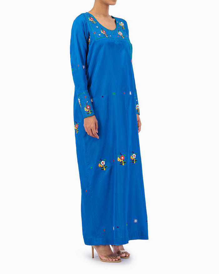 Model wears Blue Mkhawar