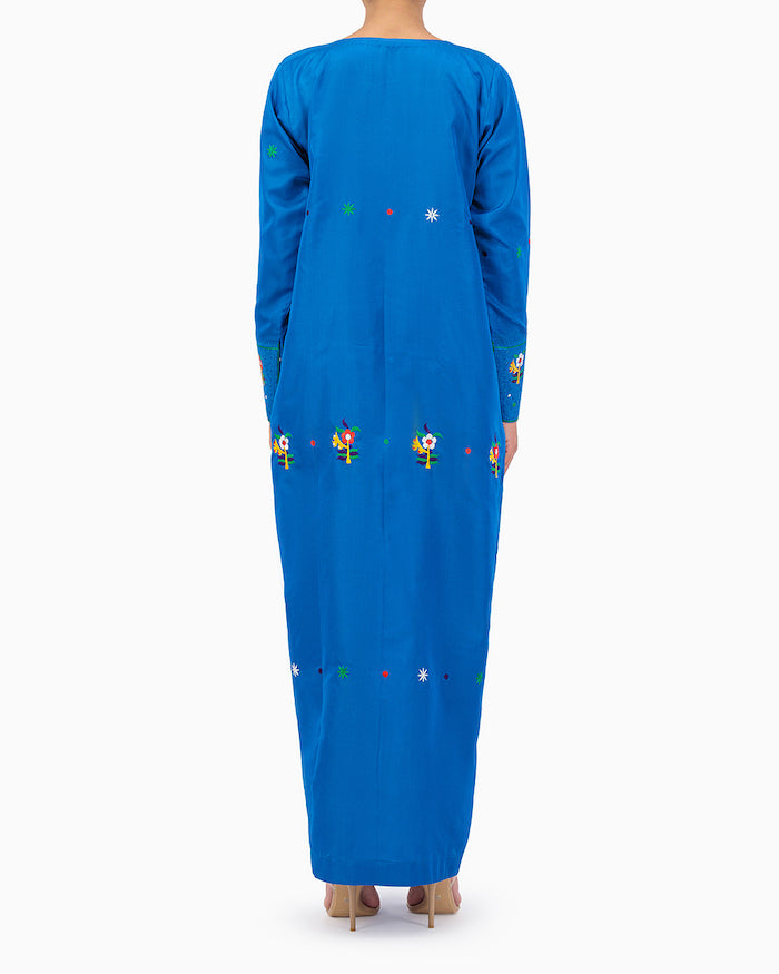 Model wears Blue Mkhawar