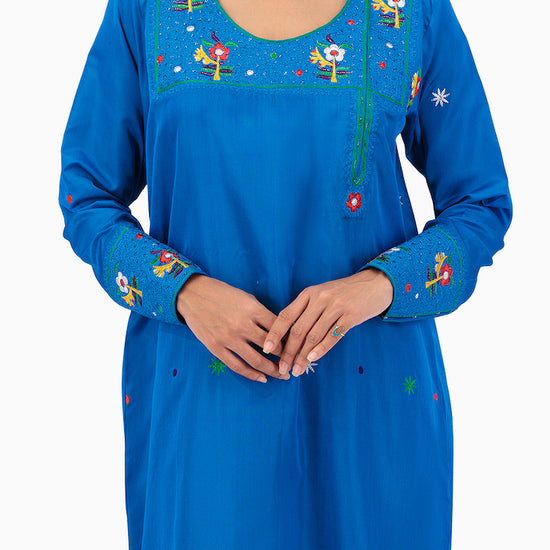 Model wears Blue Mkhawar