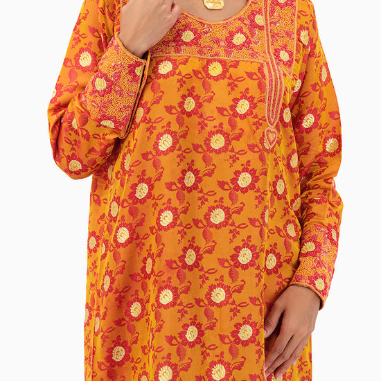 Model wears Orange Mkhawar