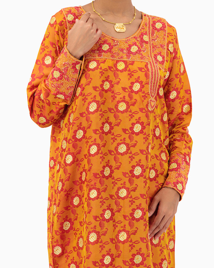 Model wears Orange Mkhawar