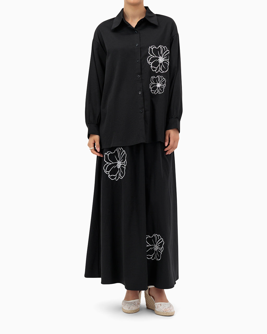 Model wears Black Flower Set