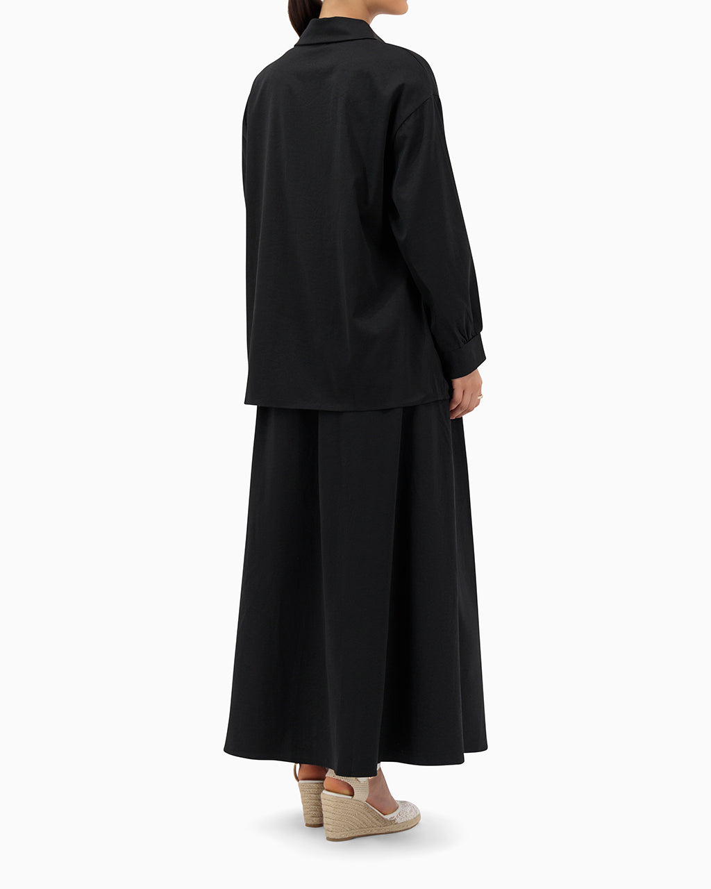 Model wears Black Flower Set