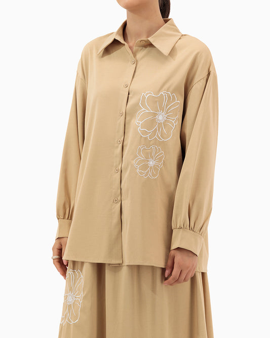 Model wears Brown Flower Set