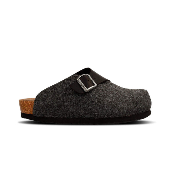 Model wears Branco Anthracite Clogs