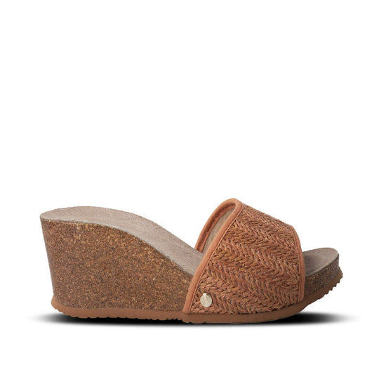 Model wears Daylis Light Brown Sandal