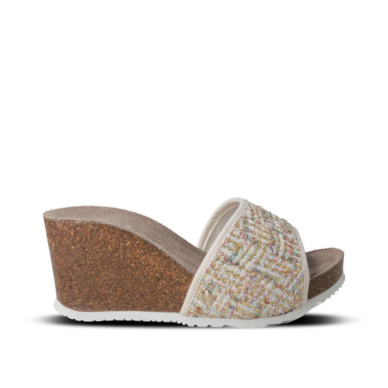 Model wears Daylis White Sandal