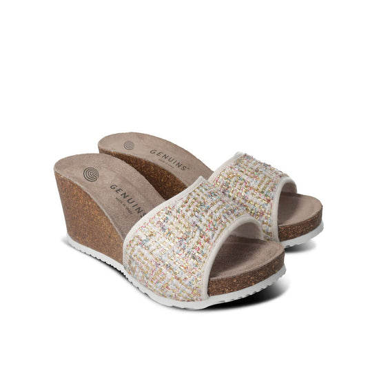 Model wears Daylis White Sandal