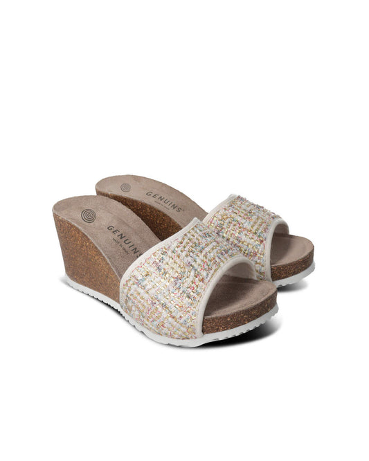 Model wears Daylis White Sandal