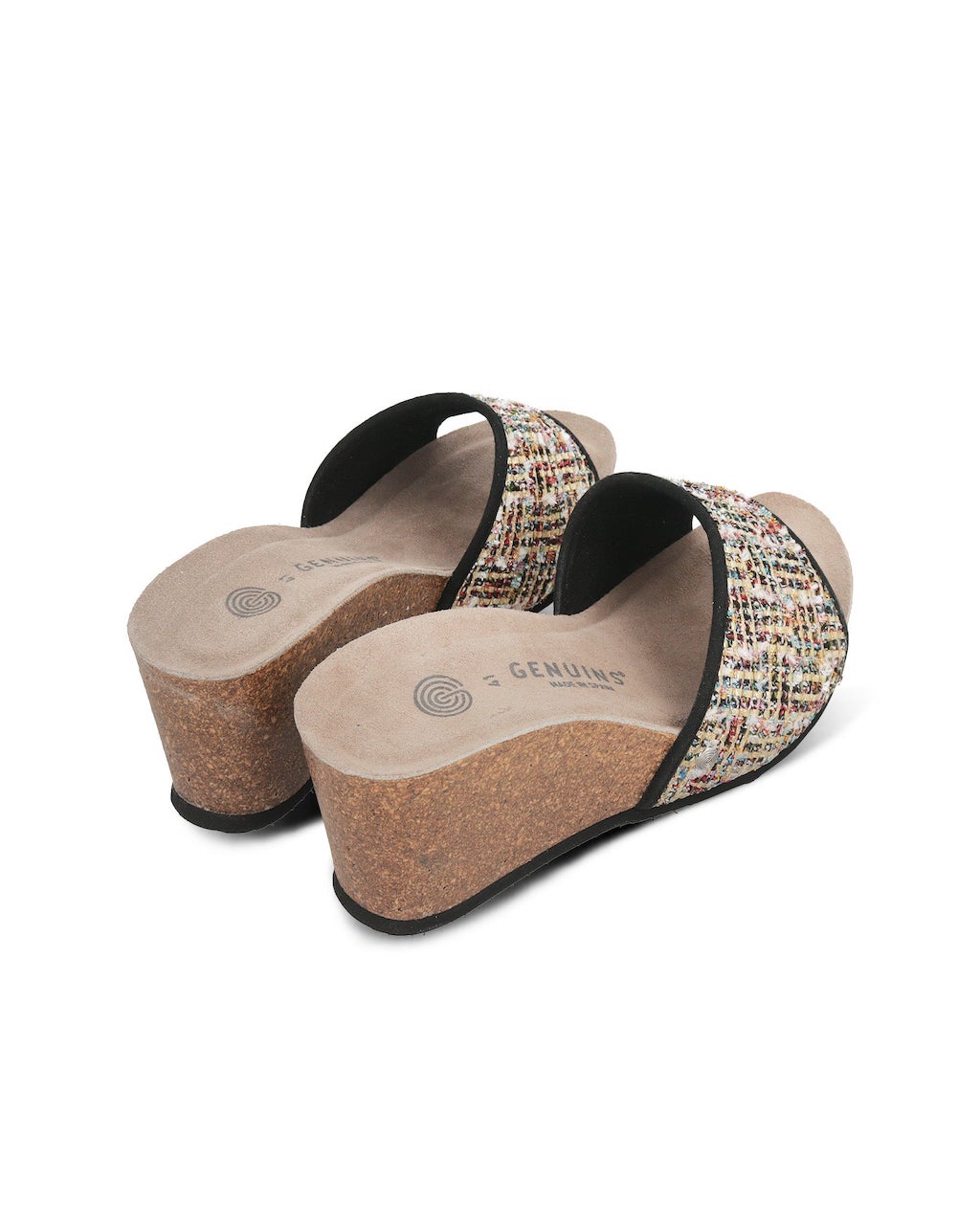 Model wears Daylis Black Sandal