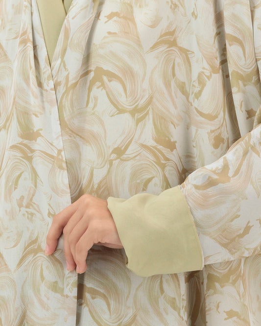 Model wears Abaya | Beige