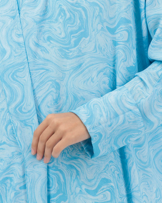 Model wears Abaya | Turquoise