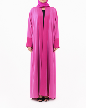 Model wears Essential Shiny | Pink