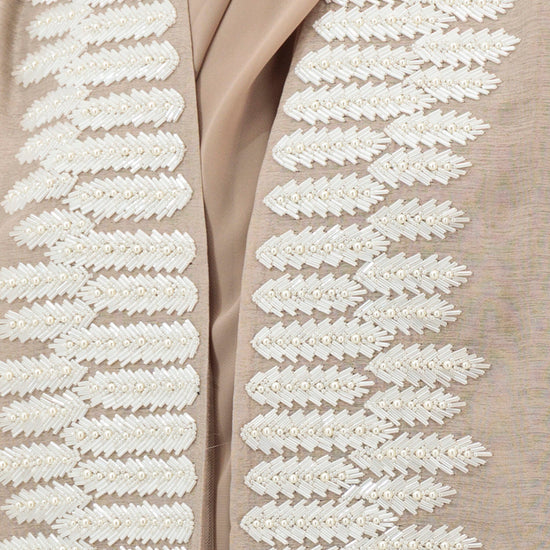 Model wears Abaya | Mauve