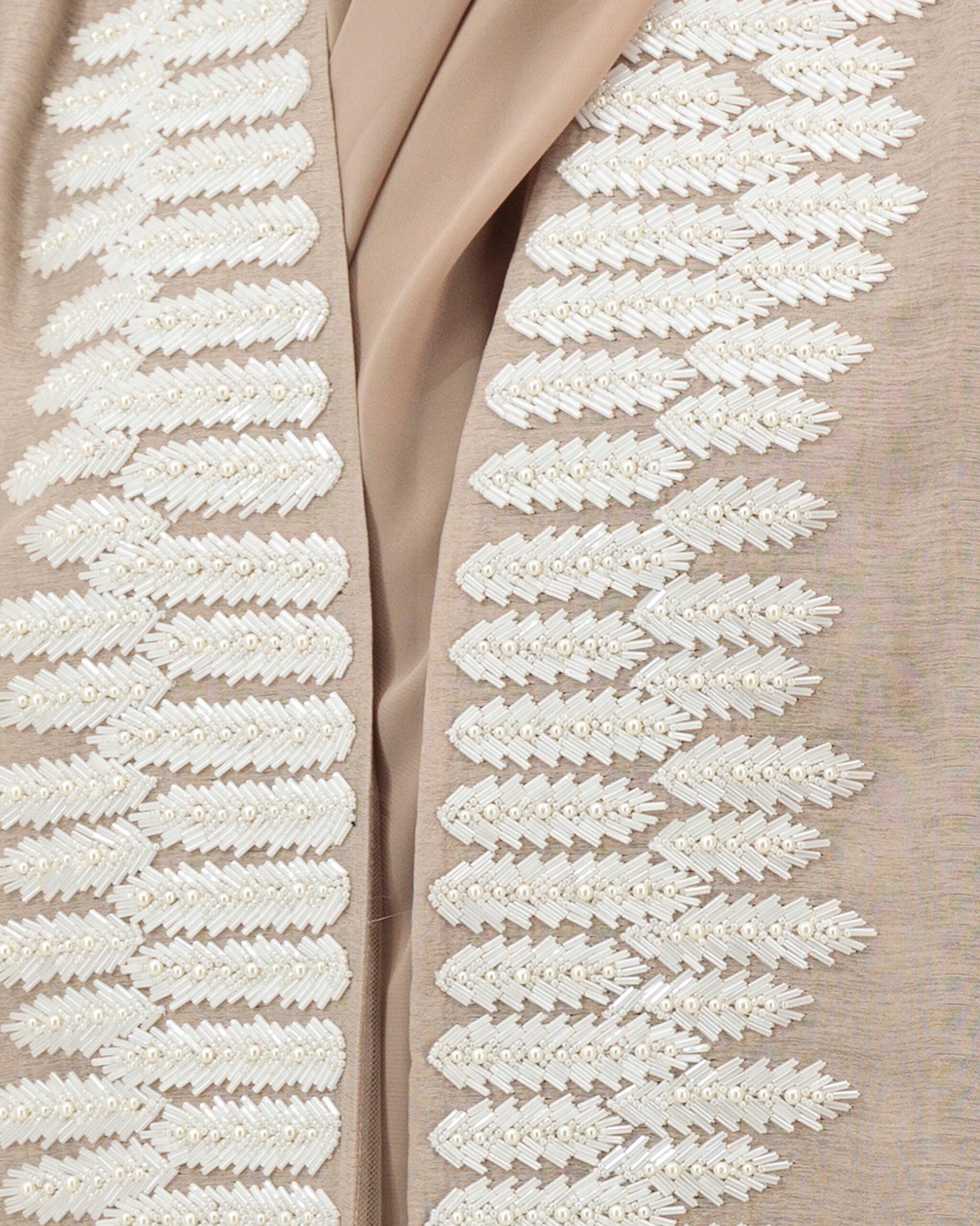 Model wears Abaya | Mauve