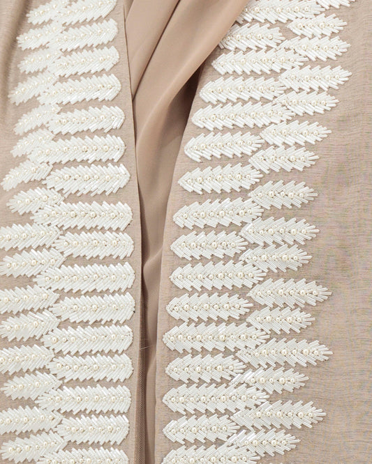 Model wears Abaya | Mauve