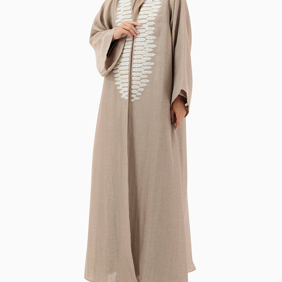 Model wears Abaya | Mauve