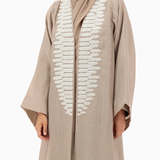 Model wears Abaya | Mauve