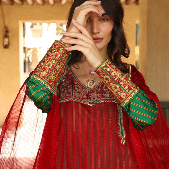 Model wears Red Striped Thob