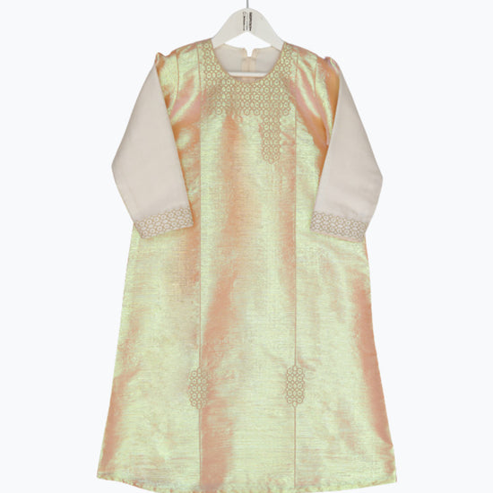 Model wears Sunset Set