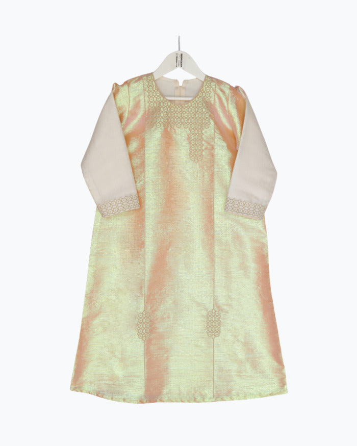 Model wears Sunset Set