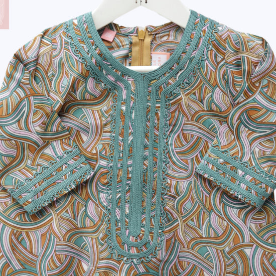 Model wears Dark Turquoise Lines Hudoob