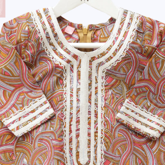 Model wears White Lines Hudoob