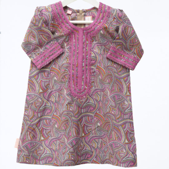 Model wears Pink Lines Hudoob