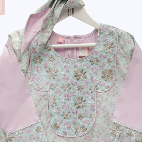 Model wears Lilac And Green Hyde Park