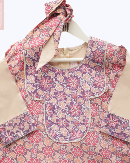 Model wears Peach And Rose Hyde Park