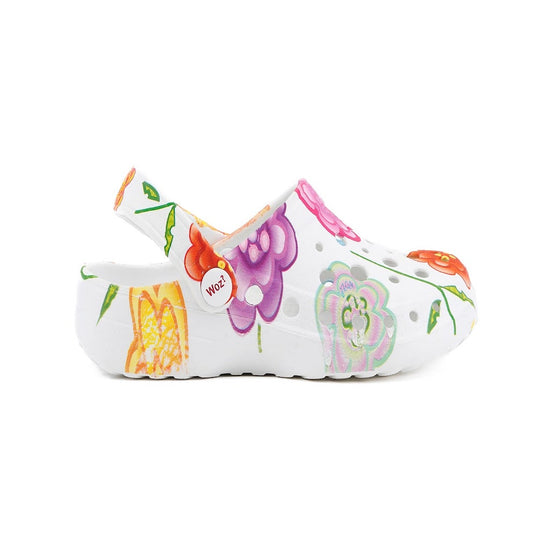 Model wears Lelani Clogs