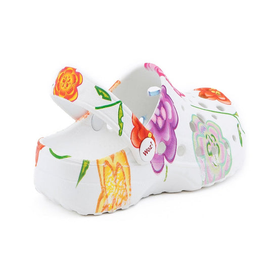 Model wears Lelani Clogs