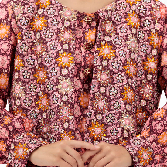 Model wears Kaftan | Maroon with Pink