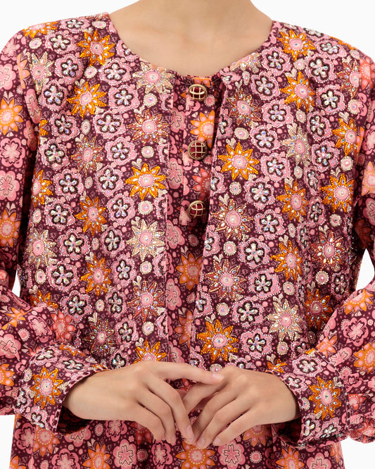 Model wears Kaftan | Maroon with Pink