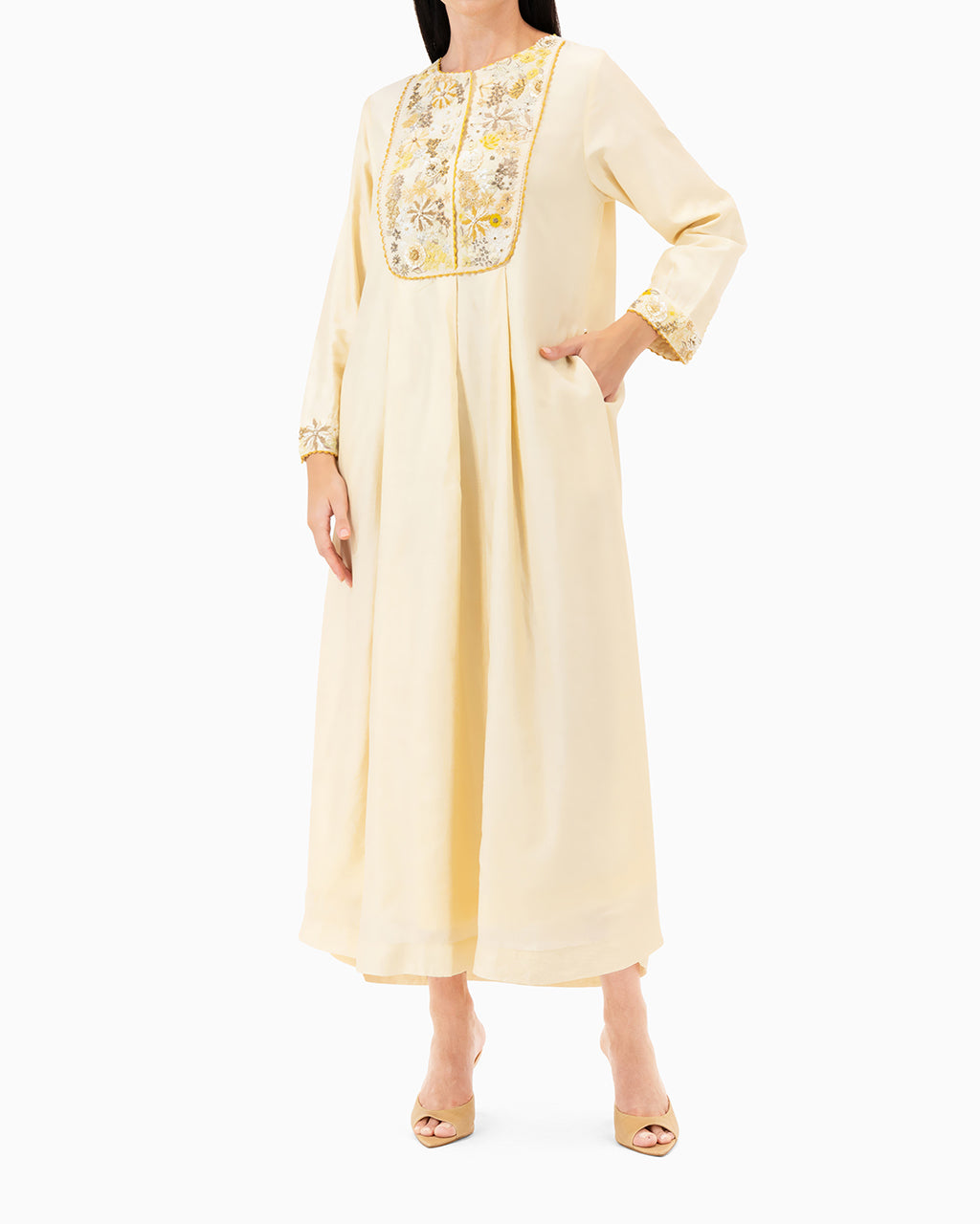 Model wears Spoon Beige