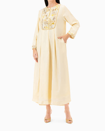 Model wears Spoon Beige