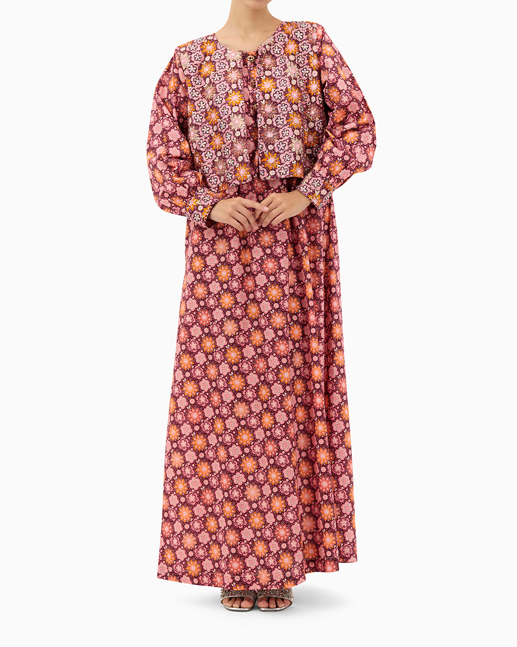 Model wears Kaftan | Maroon with Pink