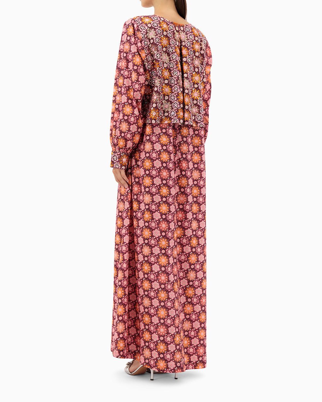 Model wears Kaftan | Maroon with Pink