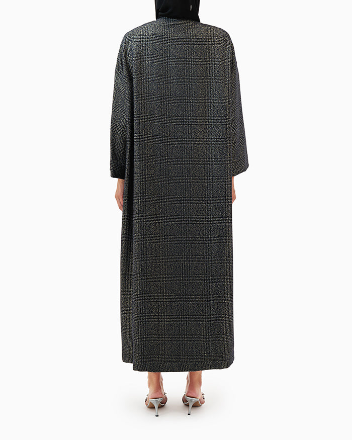 Model wears Black Chequered Abaya