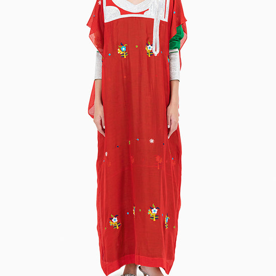 Model wears Green Talli With Red Thob