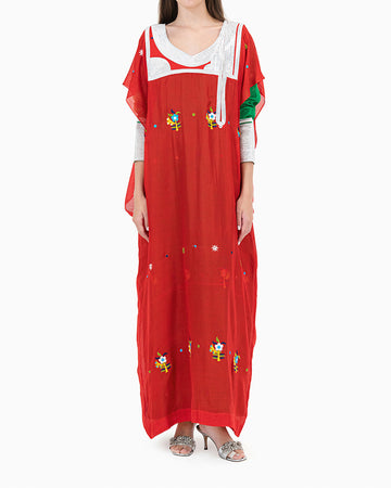 Model wears Green Talli With Red Thob