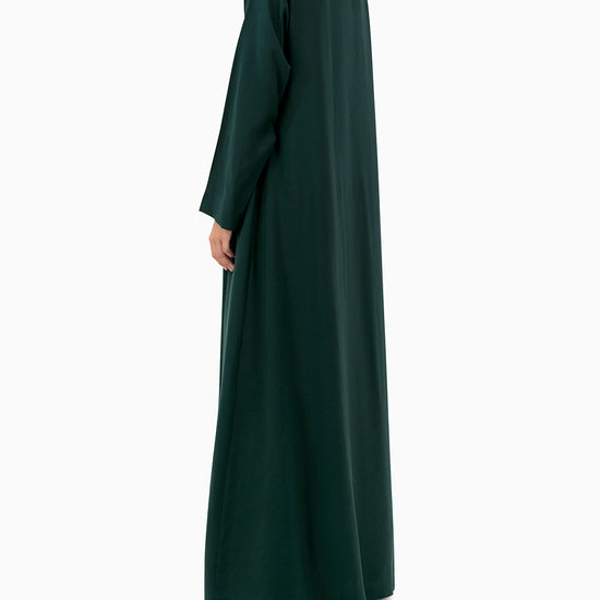 Model wears Alanood | Green