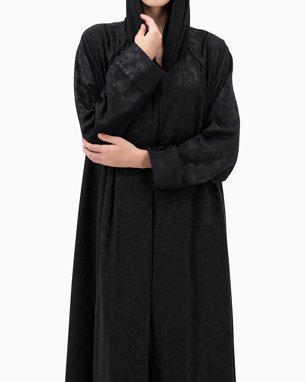 Model wears Raya Abaya